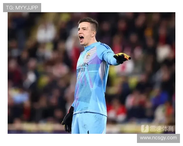 曼城门将特拉福德荣膺英联杯最佳球员